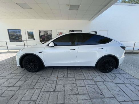 Used 2021 Tesla Model Y Long Range AWD/4WD image 2