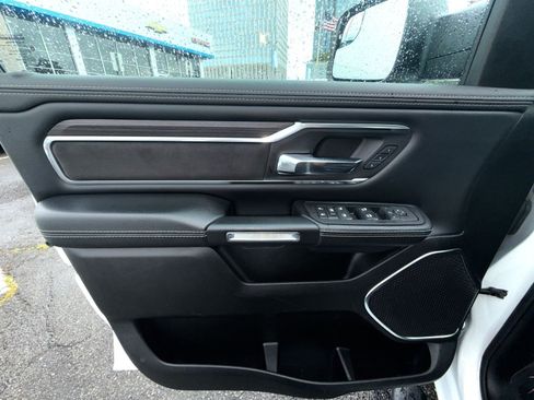Used 2025 RAM 1500 Laramie AWD/4WD image 15