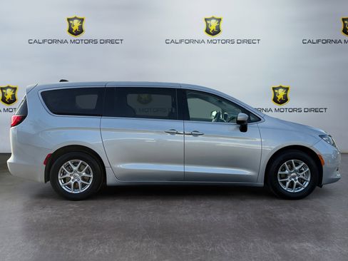 Used 2023 Chrysler Voyager LX image 6