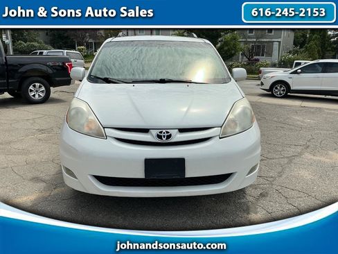 Used 2006 Toyota Sienna XLE w/ XLE Pkg 5 FWD image 1