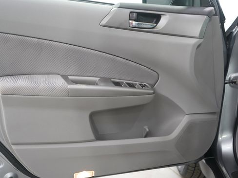 Used 2010 Subaru Forester 2.5X Premium image 18