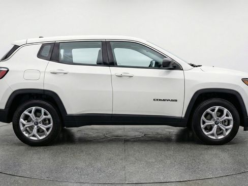 Used 2025 Jeep Compass Latitude AWD/4WD image 11