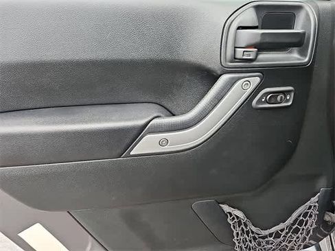 Used 2017 Jeep Wrangler Unlimited Sahara image 24