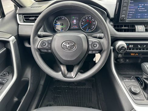 Used 2022 Toyota RAV4 LE image 14