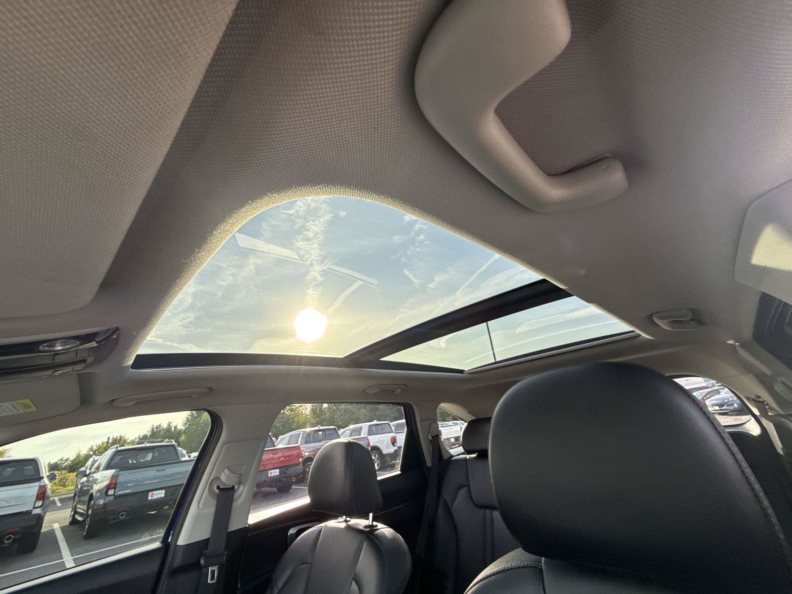 Used 2023 Kia Sorento S w/ Panoramic Sunroof Package FWD image 16