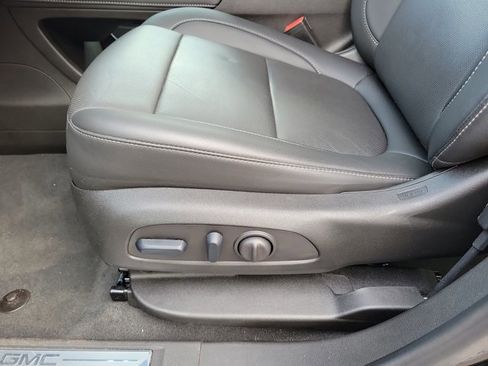 Used 2023 GMC Acadia SLT w/ Preferred Package image 14