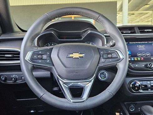 Used 2023 Chevrolet TrailBlazer ACTIV w/ Sun and Liftgate Package FWD image 11
