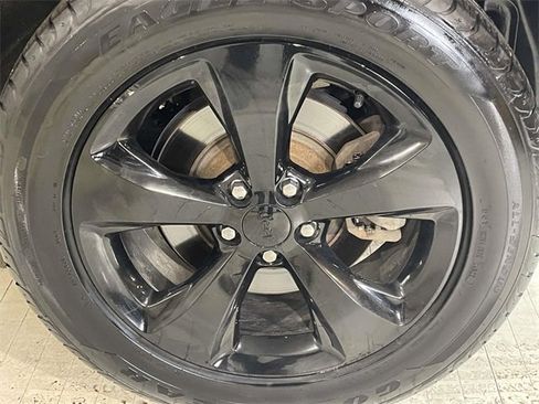 Used 2020 Jeep Cherokee Latitude Plus image 12