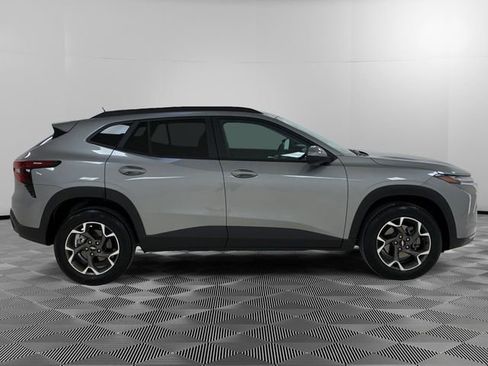 Certified 2024 Chevrolet Trax LT w/ Driver Confidence Package image 2