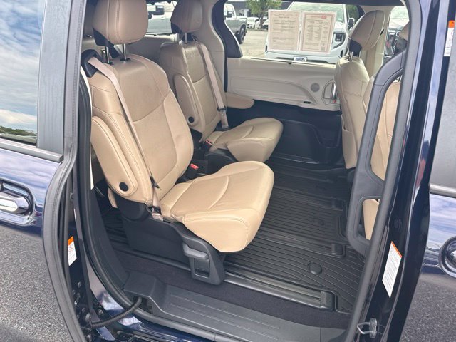Used 2024 Toyota Sienna Limited AWD/4WD image 27