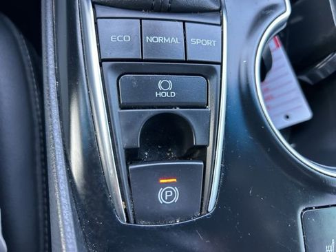 Used 2018 Toyota Camry XSE image 17