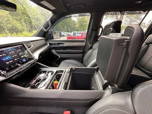Used 2026 Jeep Grand Wagoneer Limited AWD/4WD image 27