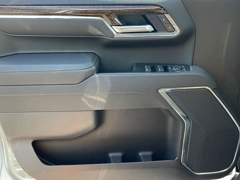 New 2026 GMC Sierra 1500 SLE w/ Preferred Package image 23