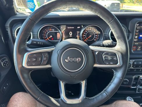 Used 2020 Jeep Gladiator Overland image 13