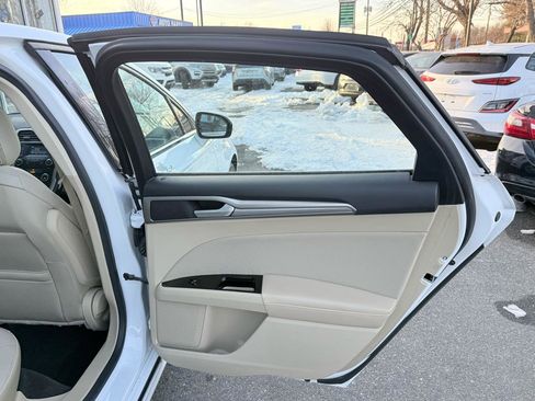 Used 2014 Ford Fusion SE image 16