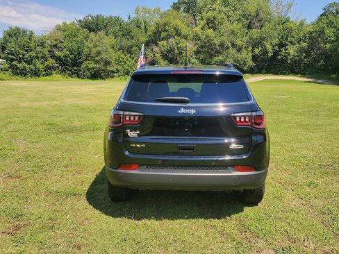 Used 2025 Jeep Compass Latitude w/ Convenience Group AWD/4WD image 7