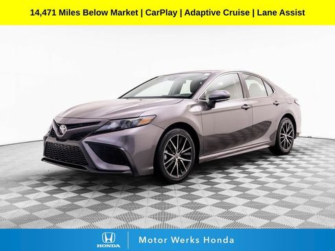 Used 2024 Toyota Camry SE FWD image 1