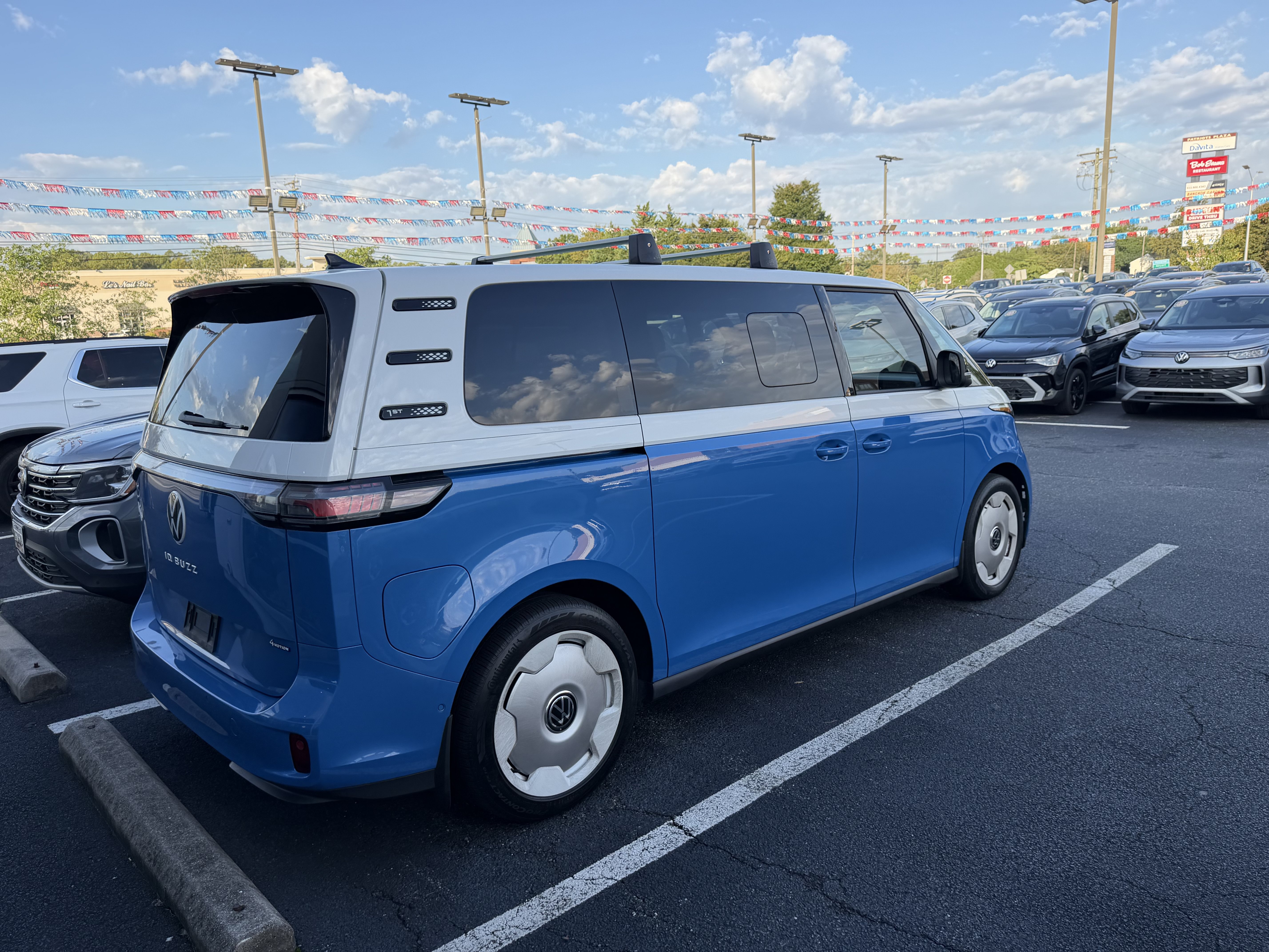 Used 2025 Volkswagen ID. Buzz 1st Edition AWD/4WD image 17