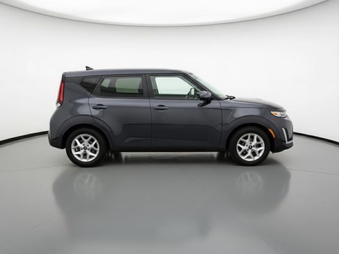 Used 2025 Kia Soul LX w/ LX Technology Package FWD image 11