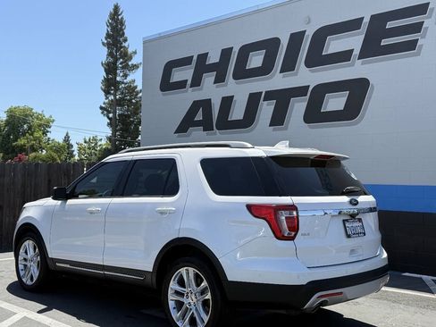 Used 2017 Ford Explorer XLT w/ Equipment Group 202A FWD image 23