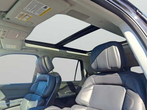 New 2026 Lincoln Navigator L Reserve image 14