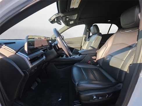 Used 2024 Cadillac XT4 Premium Luxury image 9