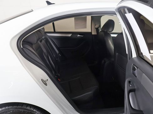 Used 2017 Volkswagen Jetta SE image 33