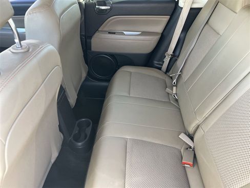 Used 2017 Jeep Compass Latitude image 16