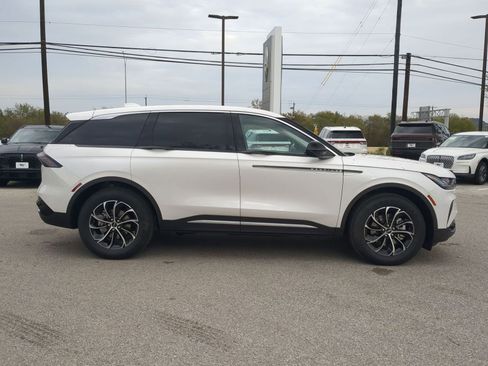 New 2026 Lincoln Nautilus Premier image 2