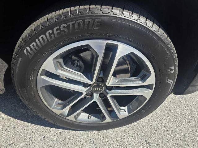 Used 2025 Audi Q5 Premium w/ Convenience Package AWD/4WD image 9