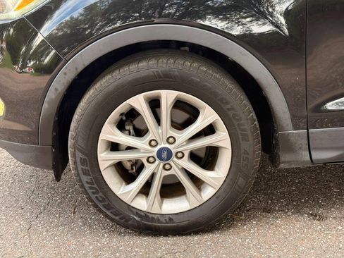 Used 2018 Ford Escape SE w/ Ford Safe & Smart Package FWD image 9