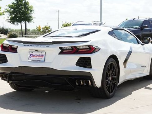 Used 2024 Chevrolet Corvette Stingray Coupe RWD image 9