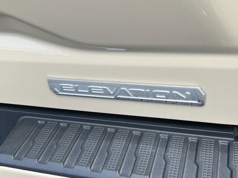 Used 2023 GMC Sierra 1500 Elevation AWD/4WD image 9