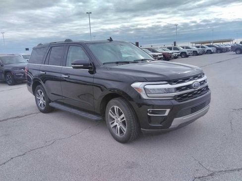 Used 2024 Ford Expedition Limited image 4