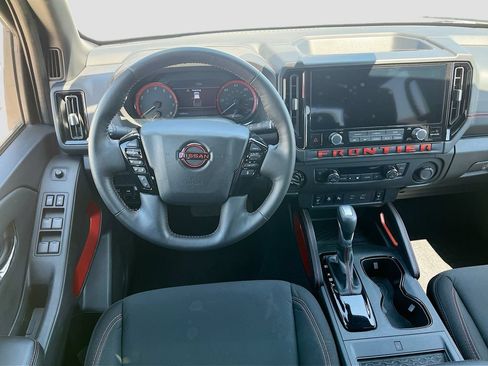 Used 2025 Nissan Frontier PRO-4X w/ Pro Convenience Package AWD/4WD image 22