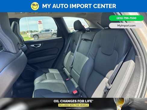 Used 2023 Volvo XC60 B5 Plus AWD/4WD image 24