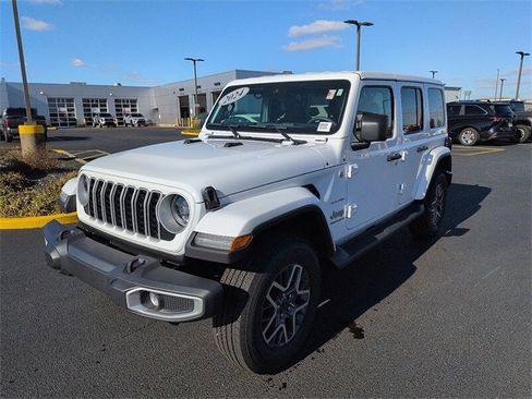 Used 2024 Jeep Wrangler Sahara image 3