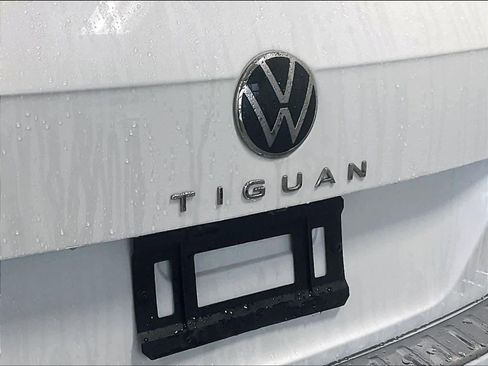 Used 2023 Volkswagen Tiguan SE image 29
