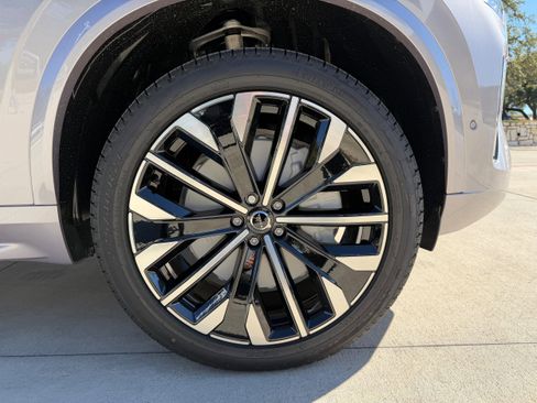 New 2026 Volvo XC90 B6 Plus w/ Protection Package Premier image 7