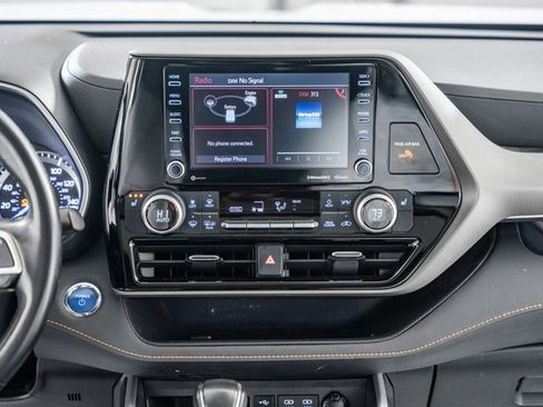 Certified 2022 Toyota Highlander Bronze Edition image 25