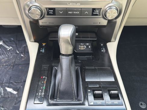 Used 2020 Lexus GX 460 Premium w/ Premium Package AWD/4WD image 21