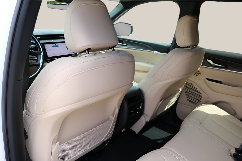 New 2026 Jeep Grand Cherokee Limited RWD image 14