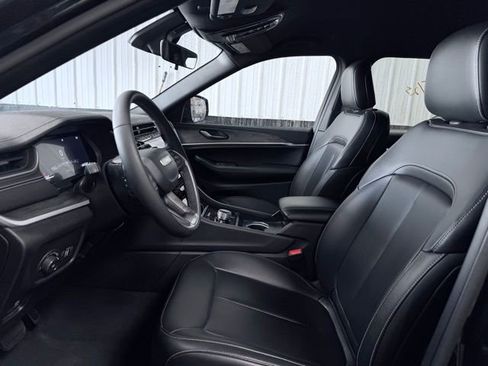 Used 2025 Jeep Grand Cherokee Limited AWD/4WD image 16