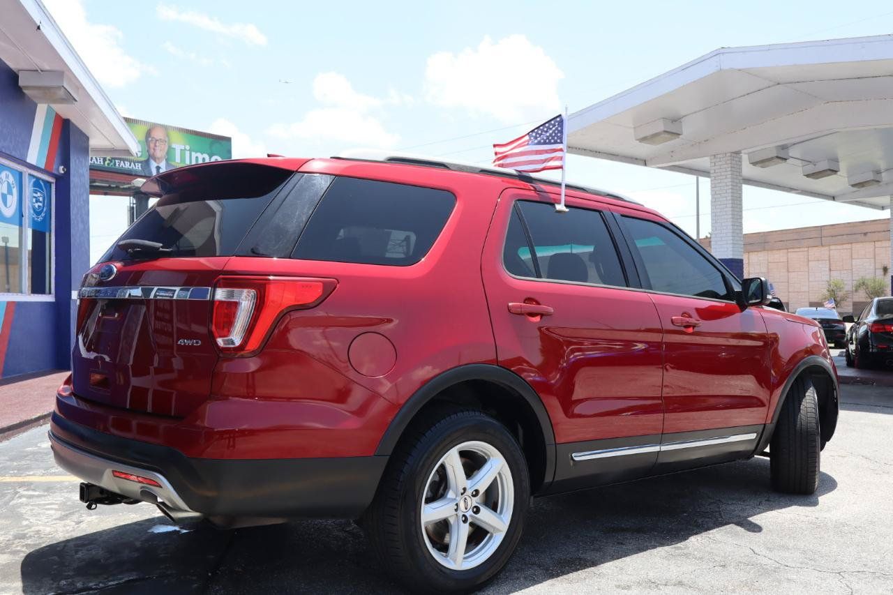 Used 2017 Ford Explorer XLT w/ Equipment Group 202A AWD/4WD image 4