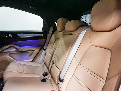 Used 2022 Porsche Cayenne Platinum Edition image 19