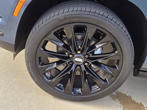 New 2026 Cadillac Escalade ESV Platinum Sport w/ LPO, ONYX Package image 10