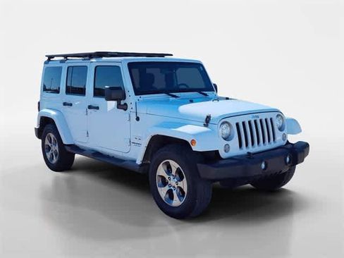 Used 2017 Jeep Wrangler Unlimited Sahara w/ Connectivity Group image 12