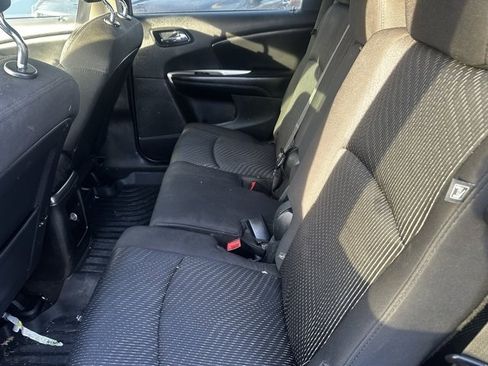 Used 2014 Dodge Journey SXT w/ Flexible Seating Group image 9