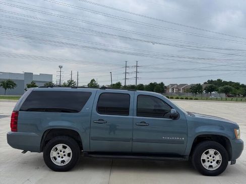 Used 2008 Chevrolet Suburban LT image 4