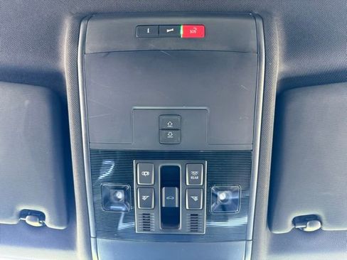 Used 2021 Volkswagen Atlas Cross Sport SEL image 40